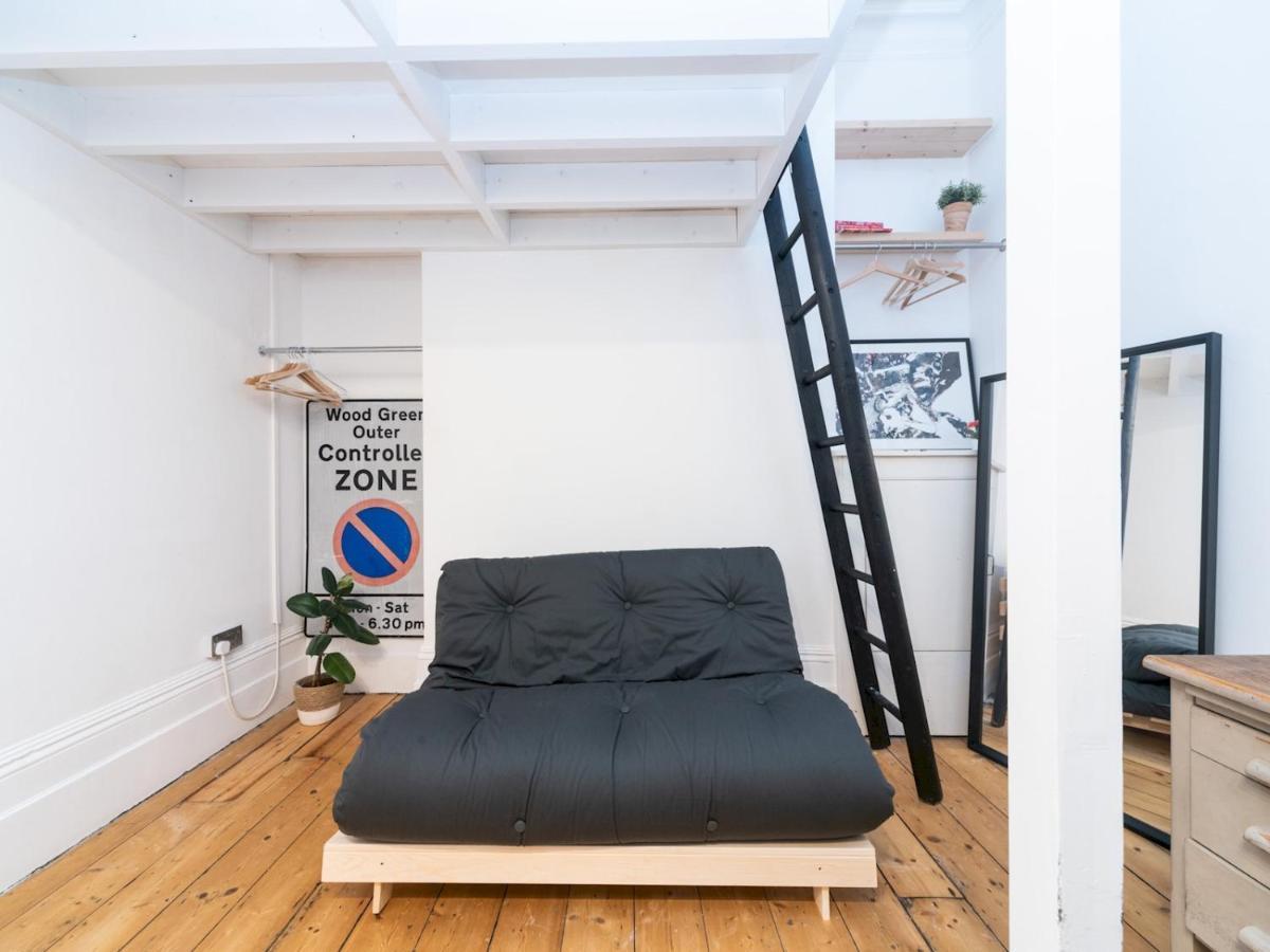 Pass The Keys Rustic And Quirky Flat In Charming Charlton Village * Londres