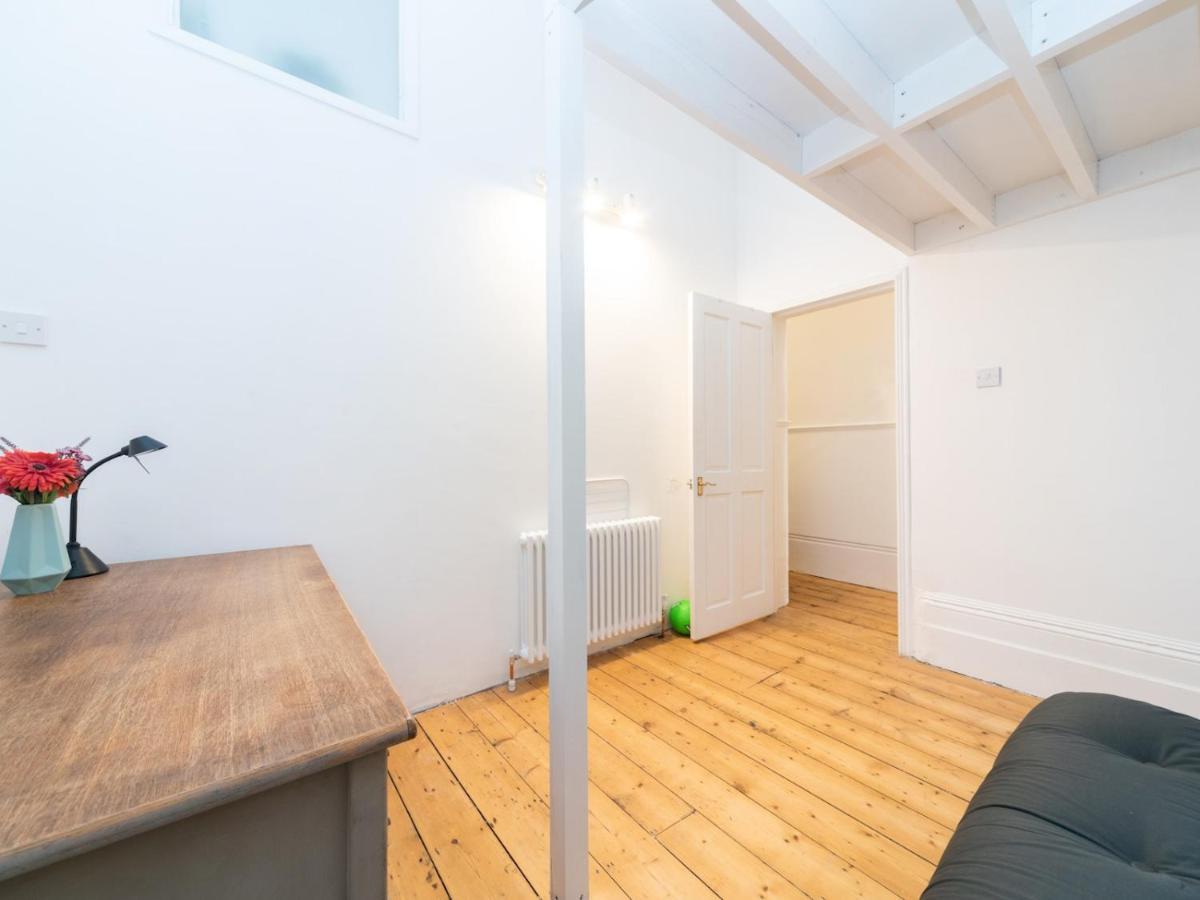 Pass The Keys Rustic And Quirky Flat In Charming Charlton Village Apartamento
